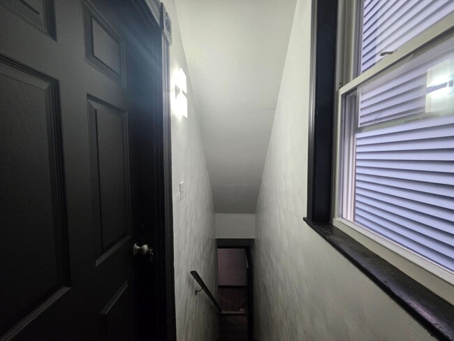 Building Photo - Updated 1 bedroom 1 bath for rent in Arlington!