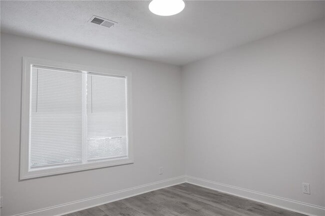 Building Photo - 147 Hunters Cove