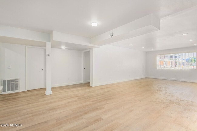 Building Photo - 936 W Rio Salado Pkwy