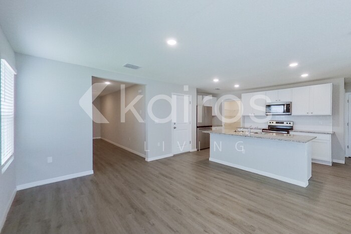 Building Photo - 8578 SW 44th Ct