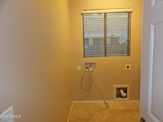 Building Photo - 17976 W Paseo Way