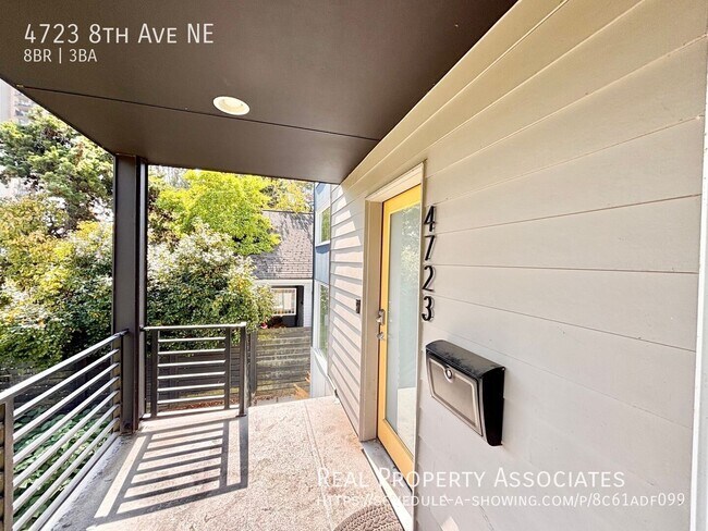 Building Photo - 4723 8th Ave NE