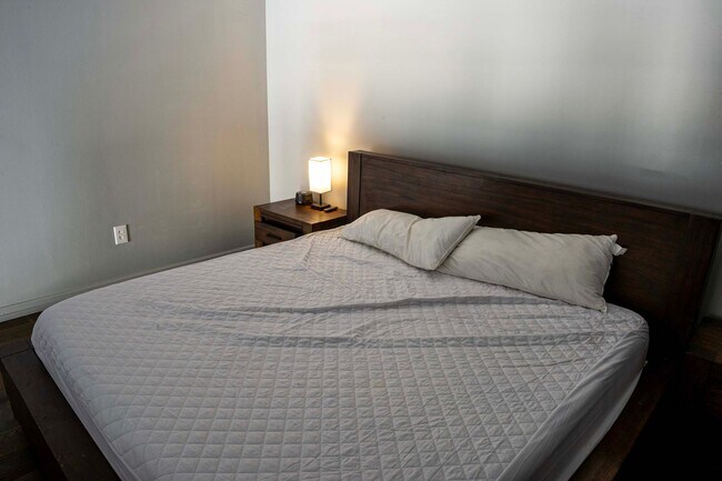 Building Photo - 204 N Walnut St