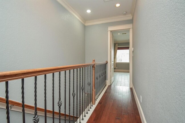 Building Photo - 1205 Aurora St