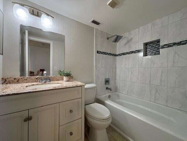 Building Photo - 21905 Lake Forest Cir