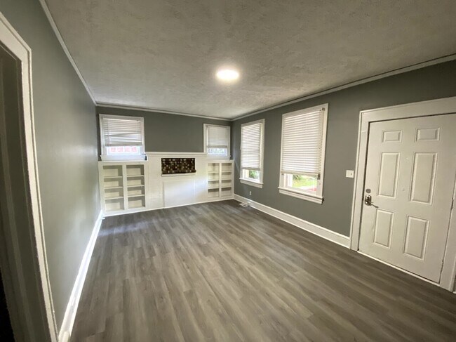 Building Photo - 817 Ferdinand Ave Sw