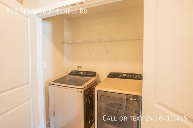 Building Photo - 826 Teacher MItchell Rd