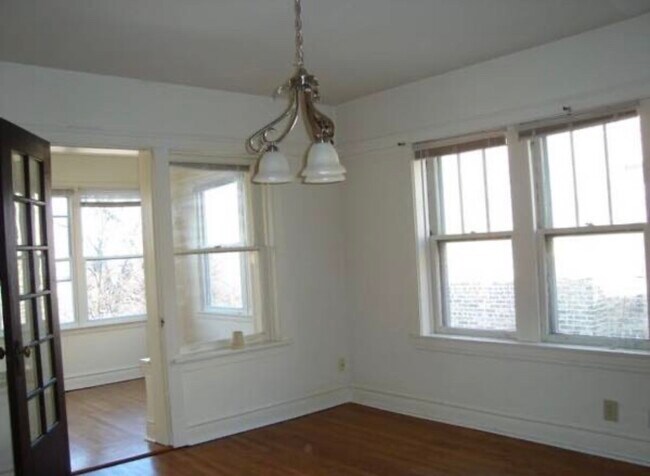 Building Photo - 1432 W Jonquil Terrace