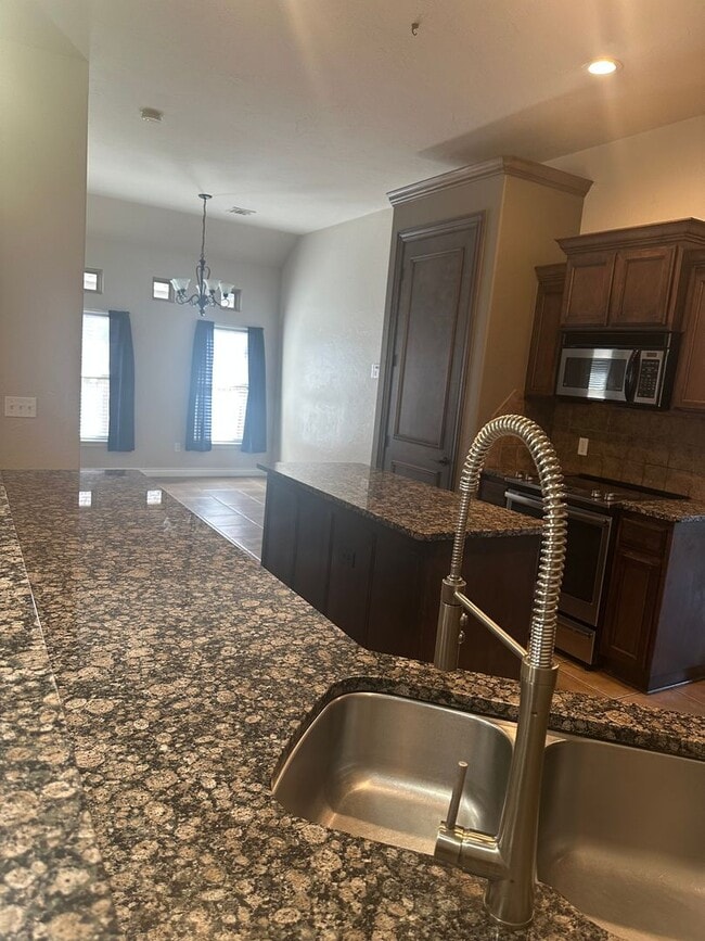 Building Photo - Home in Gated Community also In Deer Creek Schools