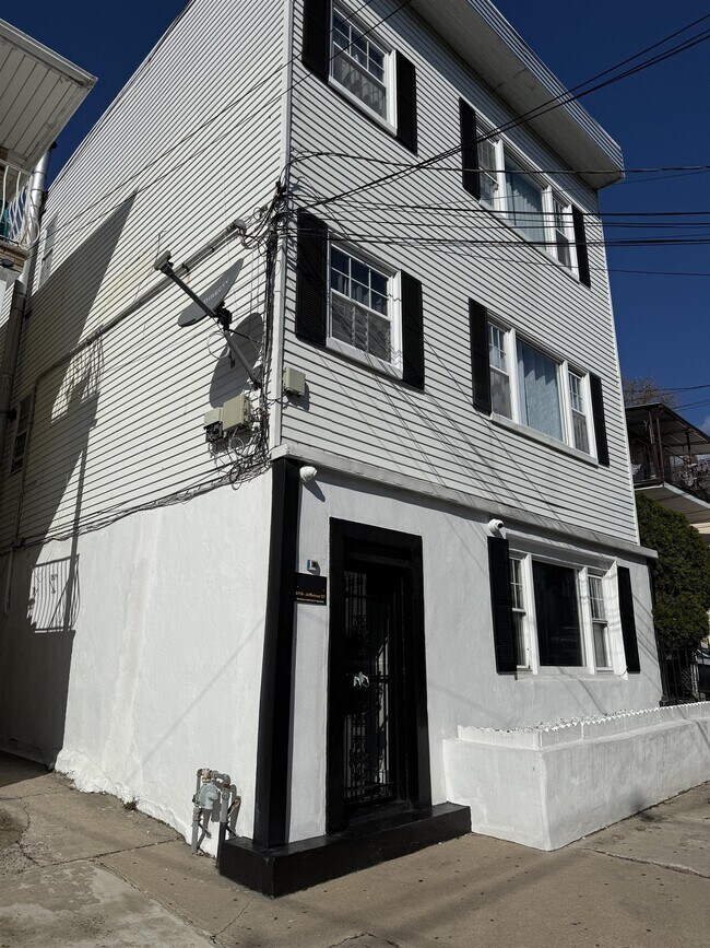 Building Photo - 6119 Jefferson St