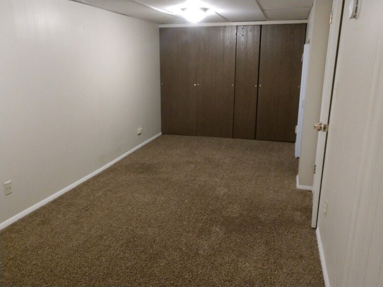 Office/bedroom in basement - 9168 E Nassau Ave