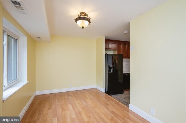 Building Photo - 483 Moores Mill Rd