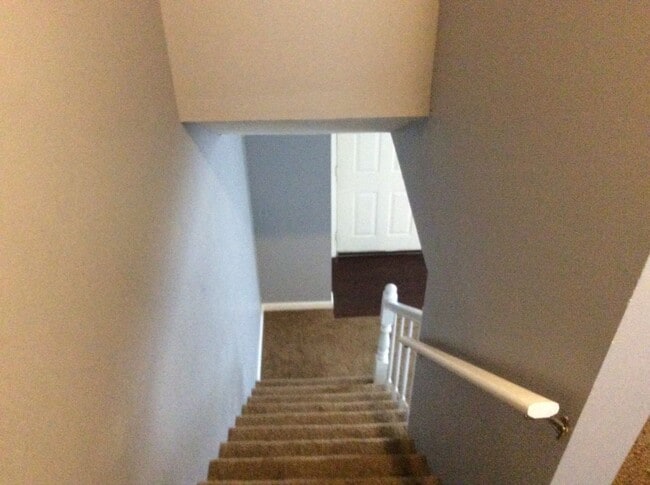 Building Photo - SPACIOUS 3 BEDROOM, 1.5 BATHROOM TOWN HOUSE LOCATED IN RADCLIFF