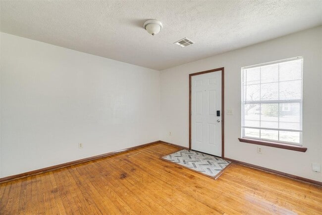 Building Photo - 1131 Stubbeman Ave