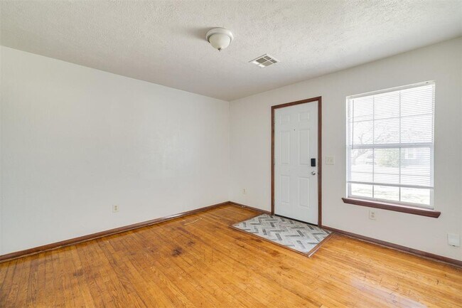 Building Photo - 1133 Stubbeman Ave