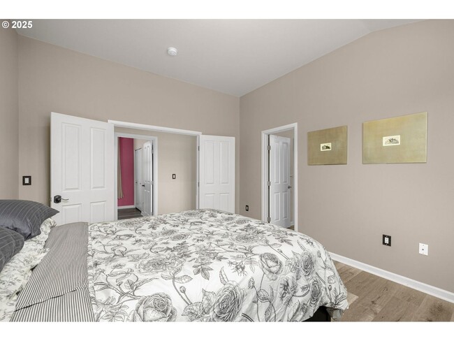 Building Photo - Beautiful Newly Renovated Spacious 3 Bedroom Home!