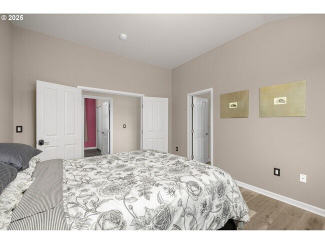 Building Photo - Beautiful Updated 3 Bedroom Home!