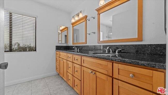 Building Photo - 409 Beverly Dr