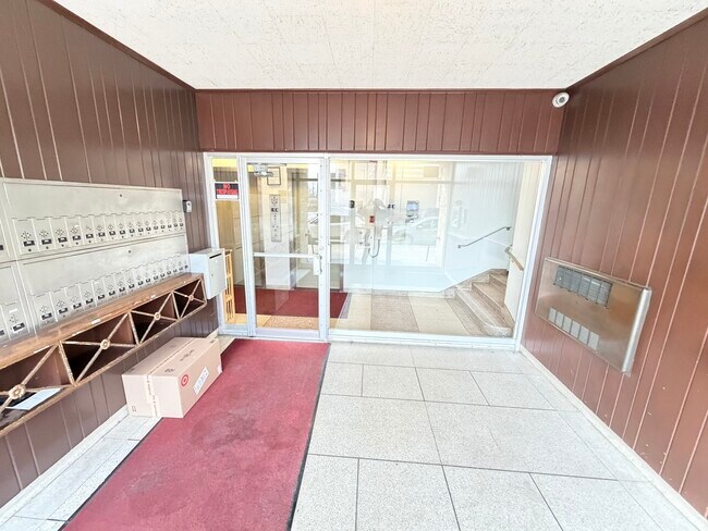 Building Photo - 1400 Chicago Ave