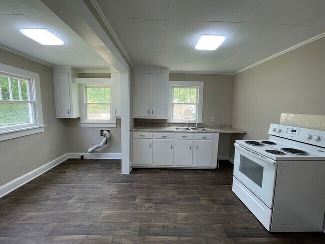 Building Photo - Beautiful 1 bedroom 1 bath duplex in Kannapolis