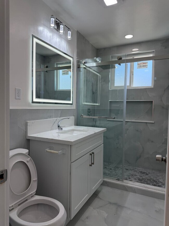 Building Photo - Garden Grove Home