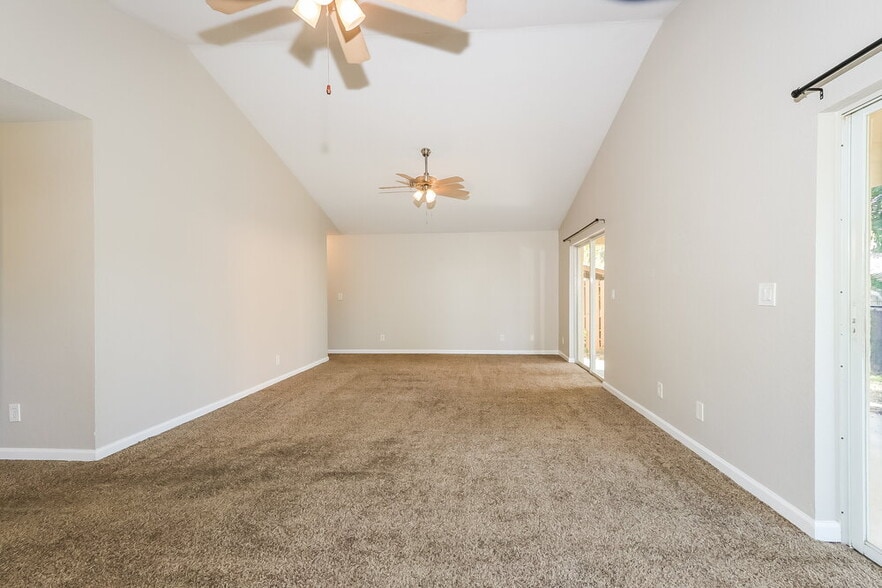 Building Photo - 125 Pennock Landing Cir