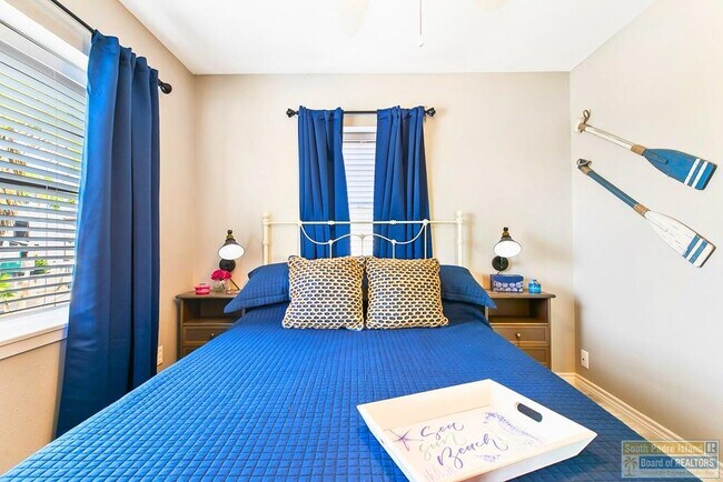 Building Photo - 113 W Sunny Isle Dr