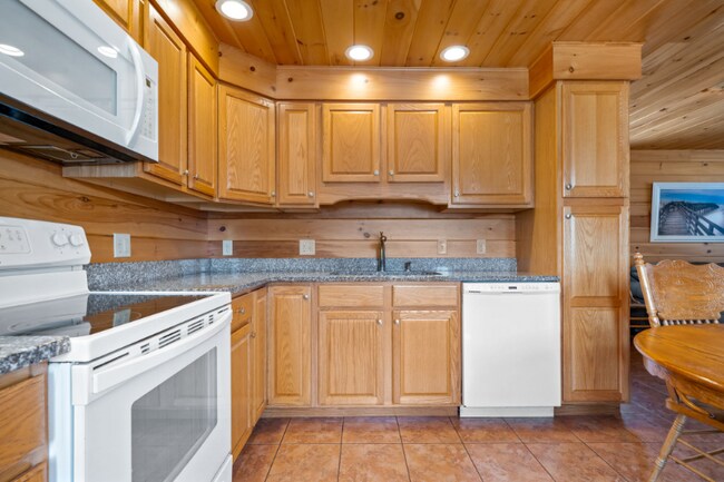 Building Photo - 2 Traynor St