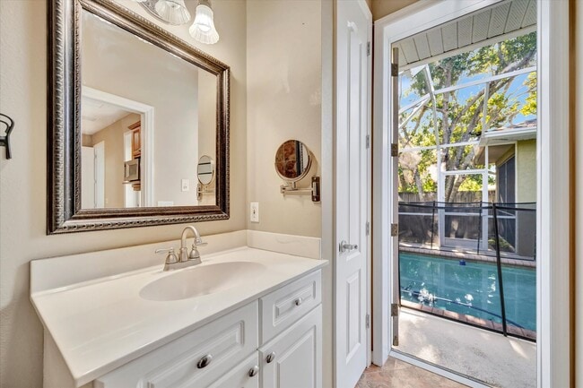 Building Photo - Beautiful 4 bed/ 2.5 bath Rental ~ Sarasota
