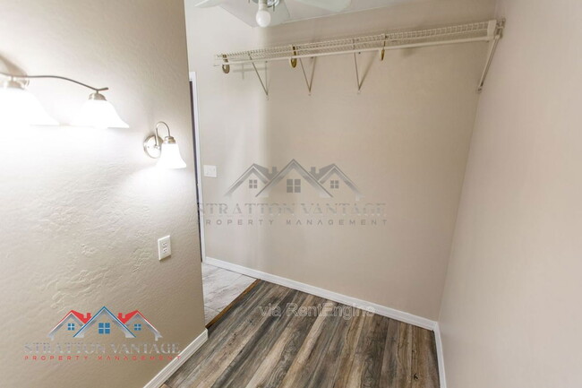 Building Photo - 6714 E Flynn Ave