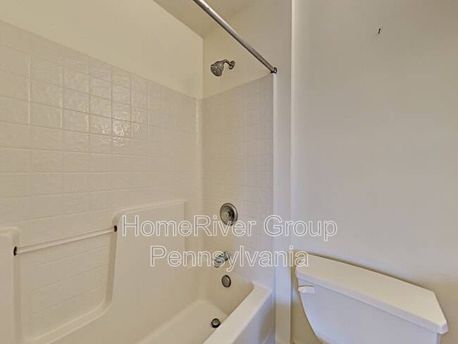 Building Photo - 172 Mountain Dr