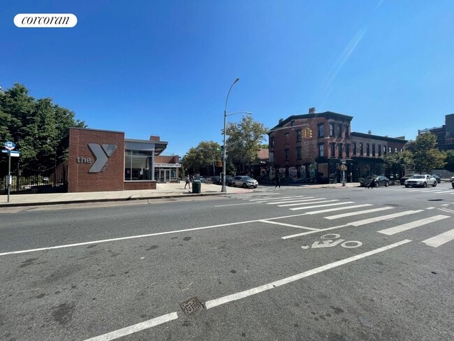 Building Photo - 228 Monroe St