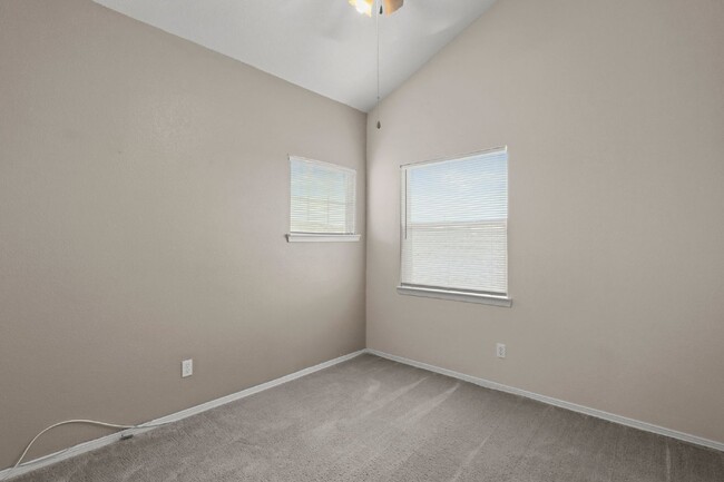 Building Photo - "Charming 3-Bed El Paso Retreat with Cozy ...