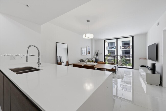 Building Photo - 301 Altara Ave