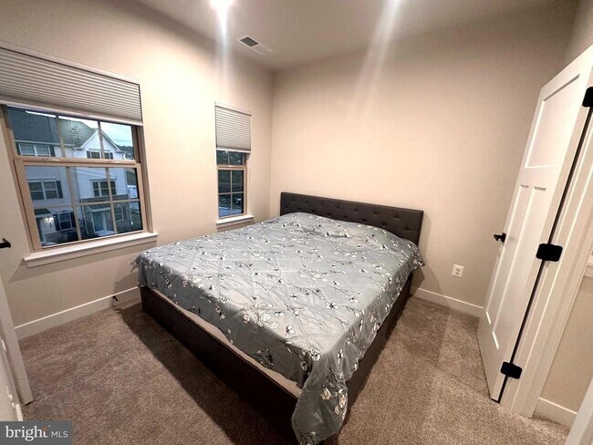 Building Photo - 19809 Habitat Ter