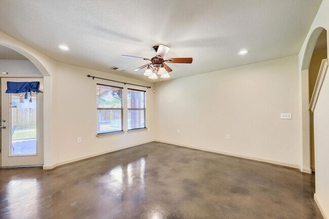Building Photo - 7425 Thannas Way