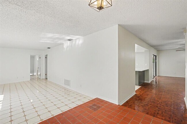 Building Photo - 648 Bua Dr