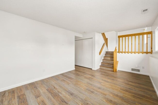 Building Photo - 569 S Edinburgh Dr