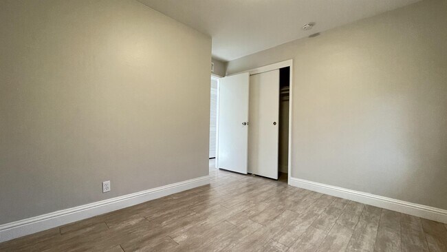 Building Photo - 3713 Justine Dr