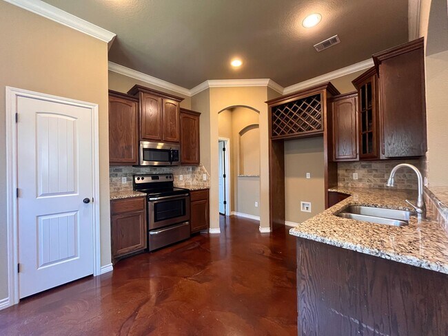 Building Photo - 3 bedroom home