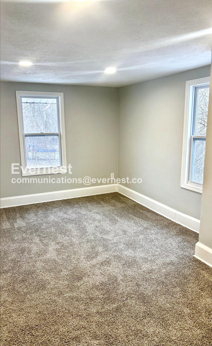 Building Photo - 1270 Moore St