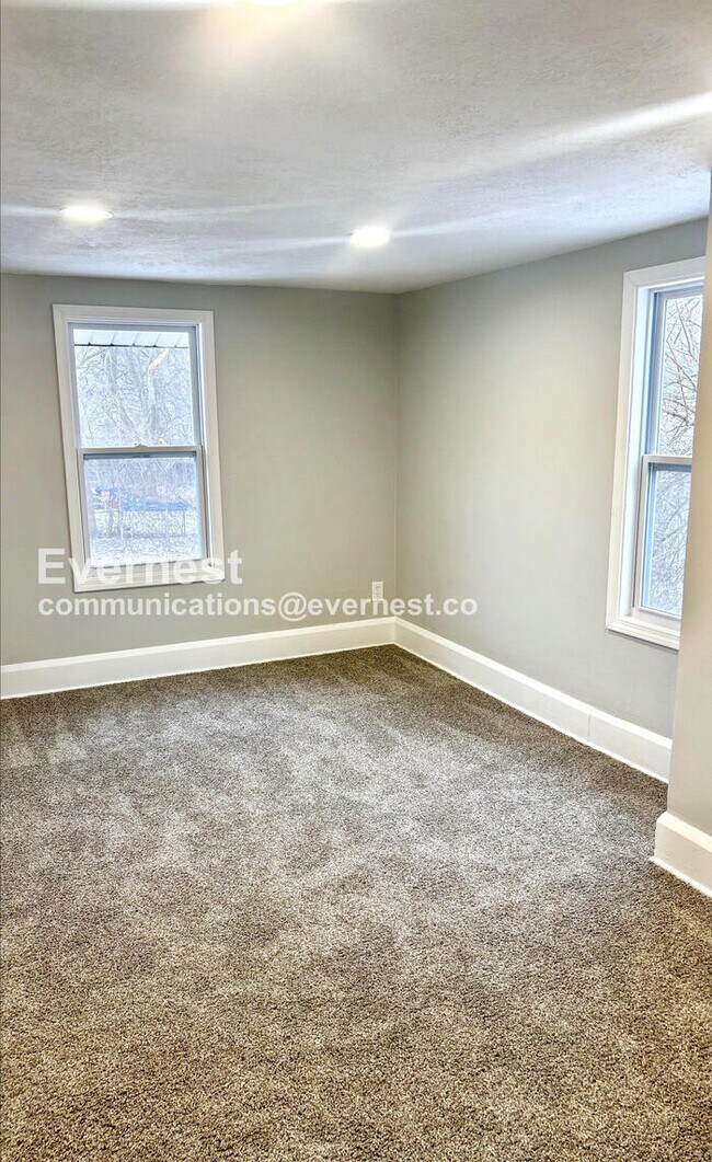 Building Photo - 1270 Moore St