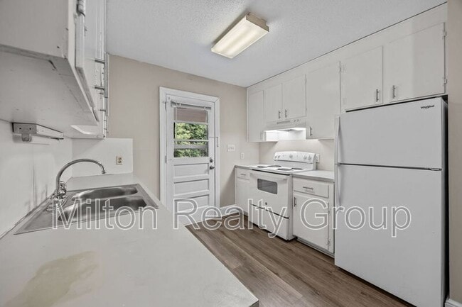 Building Photo - 204 McNeil St