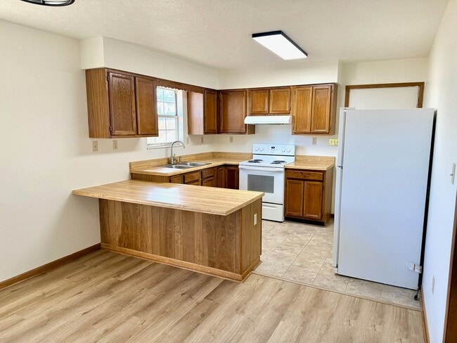 Building Photo - 500 Wesley Rd