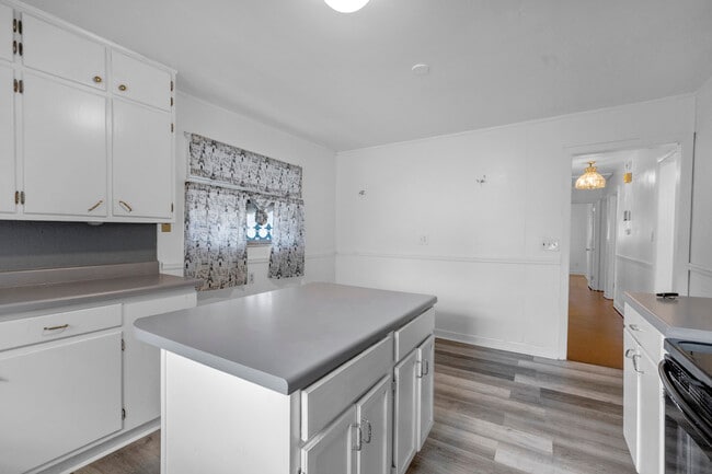 Building Photo - 2221 Avenue W26th St