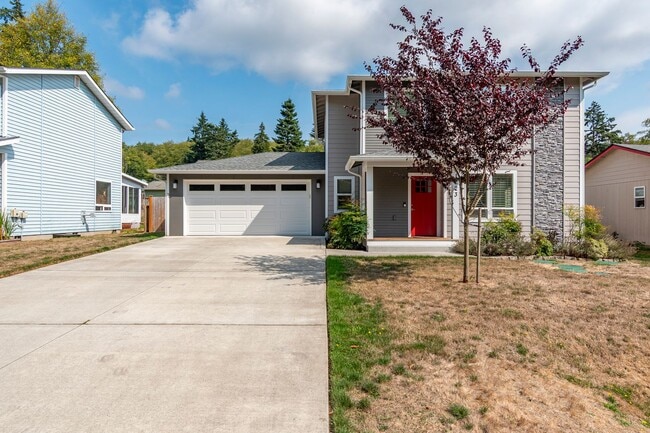 Building Photo - Stylish 3-Bedroom Home with Fenced Yard
