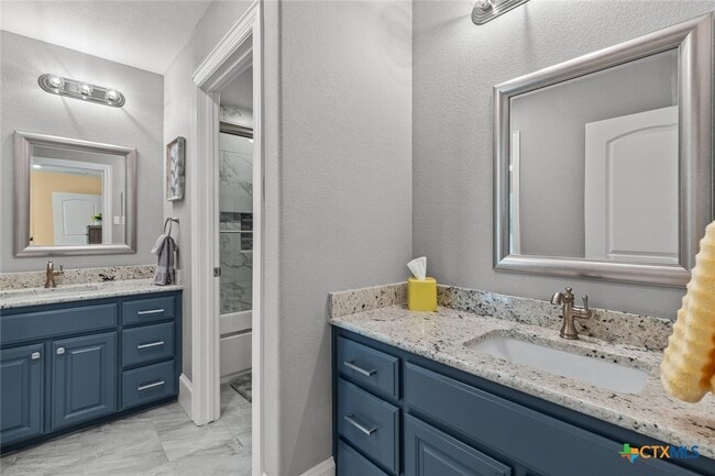 Building Photo - 1605 Alta Vista Loop