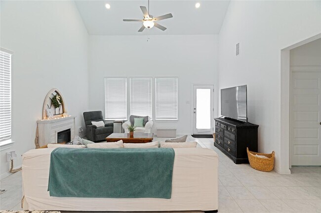 Building Photo - 237 Sand Lily Ln
