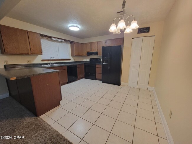 Building Photo - 866 Premier Dr