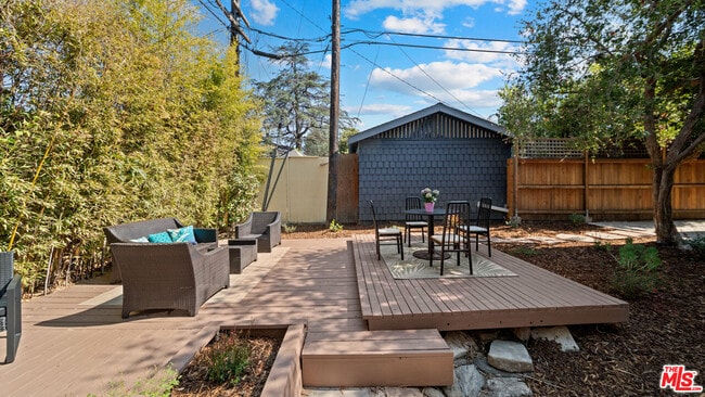 Building Photo - 850 Serrano Pl